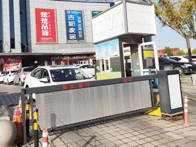 商場道閘安裝案例